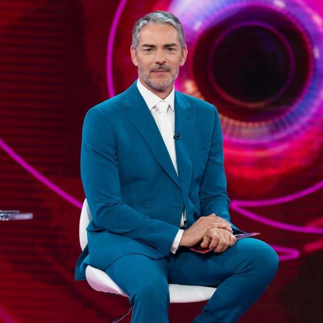 Cláudio Ramos anuncia os finalistas do Big Brother 2025: Luís Gonçalves e Carolina Braga juntam-se aos restantes