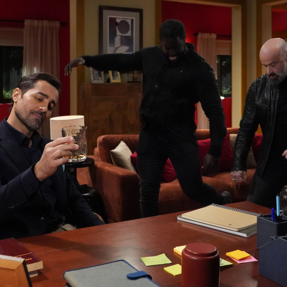 Vicente enfrenta Olavo, sofrendo consequências por ameaçar o rival