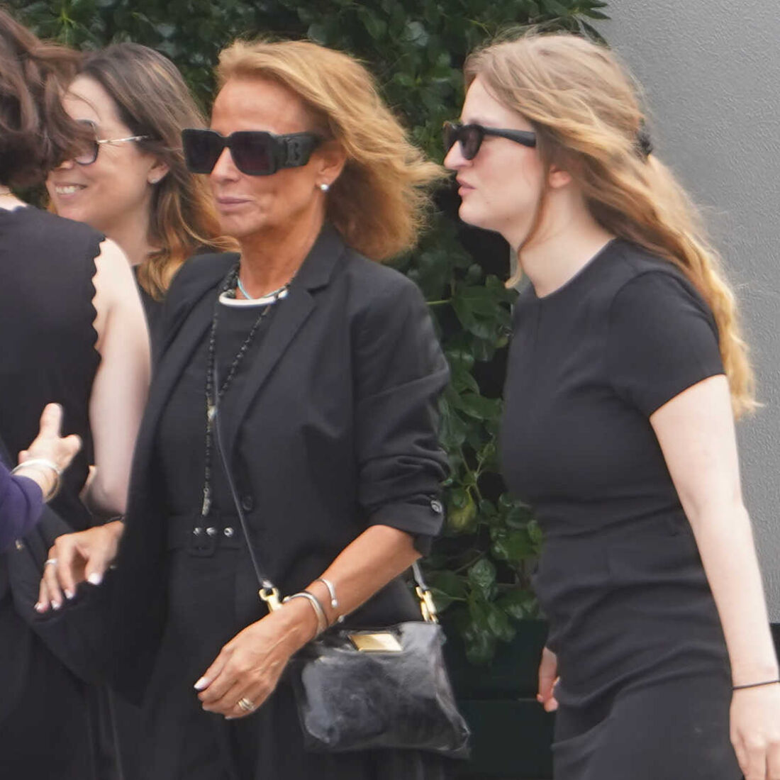 Alexandra Lencastre no funeral do pai, Jacinto Pedrosa, em Vieira de Leiria, com familiares e amigos