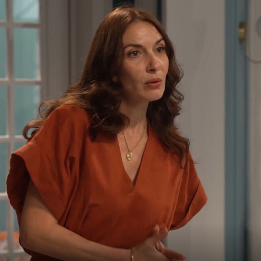 Em A Promessa, Olga confronta Laura e exige aliança para juntar Miguel e Tomás