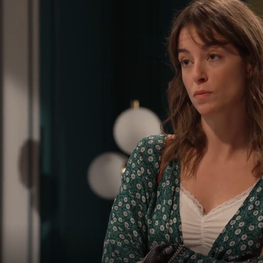 Olga pressiona Laura para aliança, visando unir Miguel e Tomás