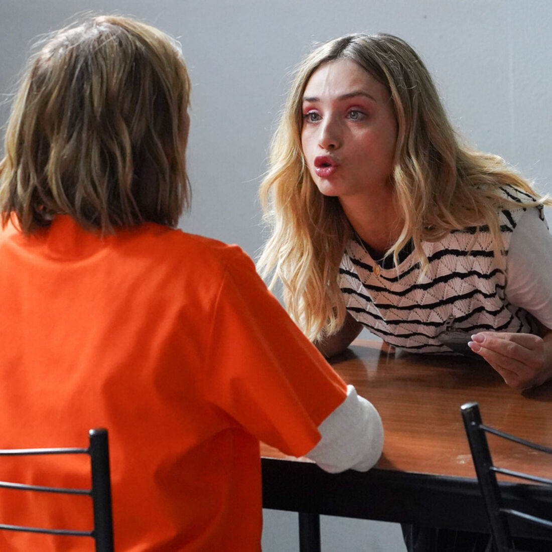 Camila confronta Helena na prisão após o escândalo de Tomás em A Promessa