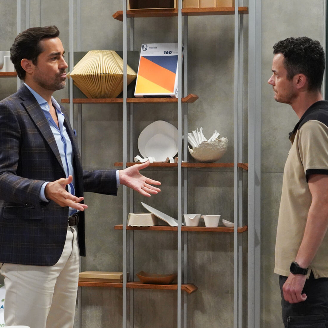 Pedro confronta Vicente sobre a gravidez de Inês e exige uma promoção na fábrica