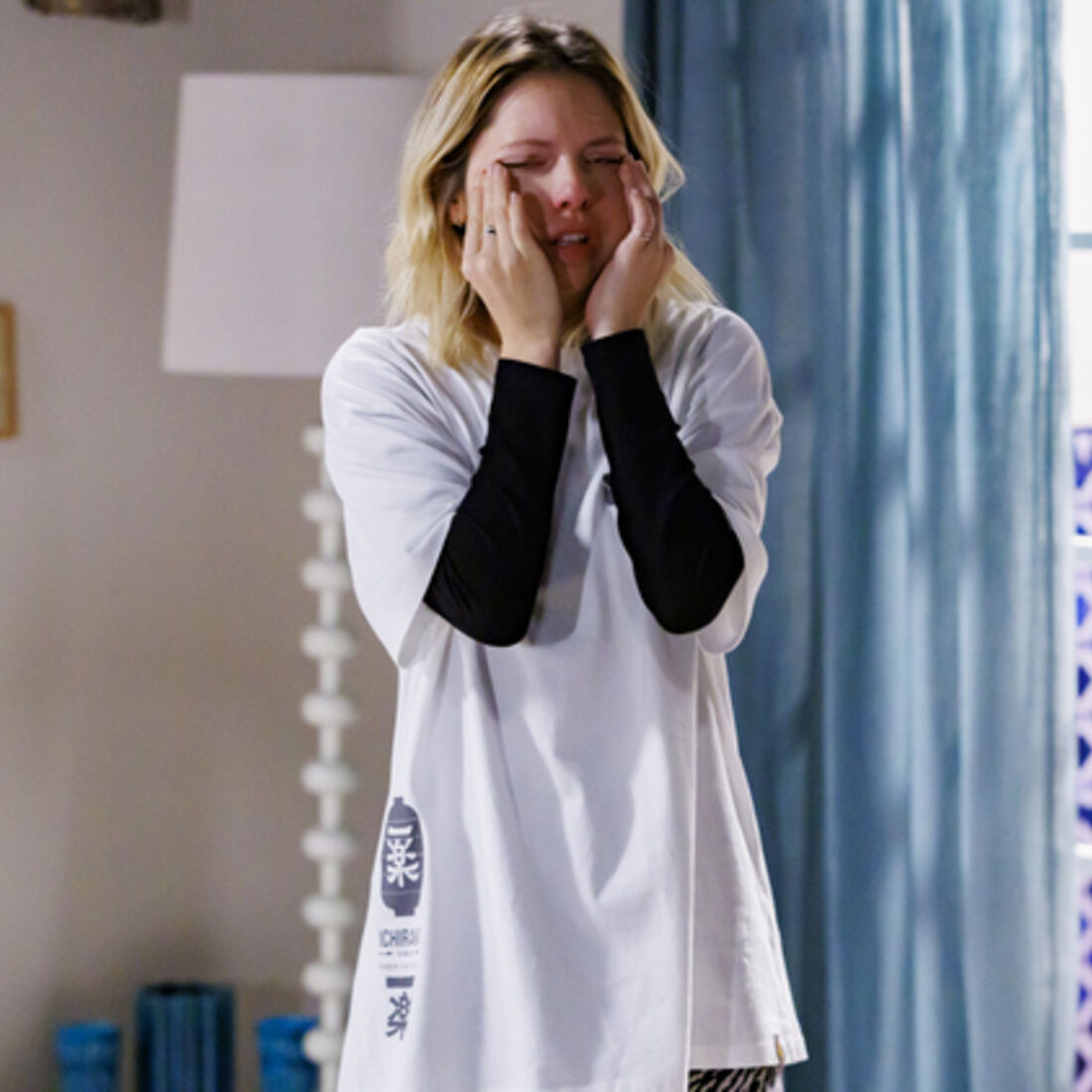 Pilar afasta Teresinha de Bernardo, causando sofrimento e lágrimas à jovem