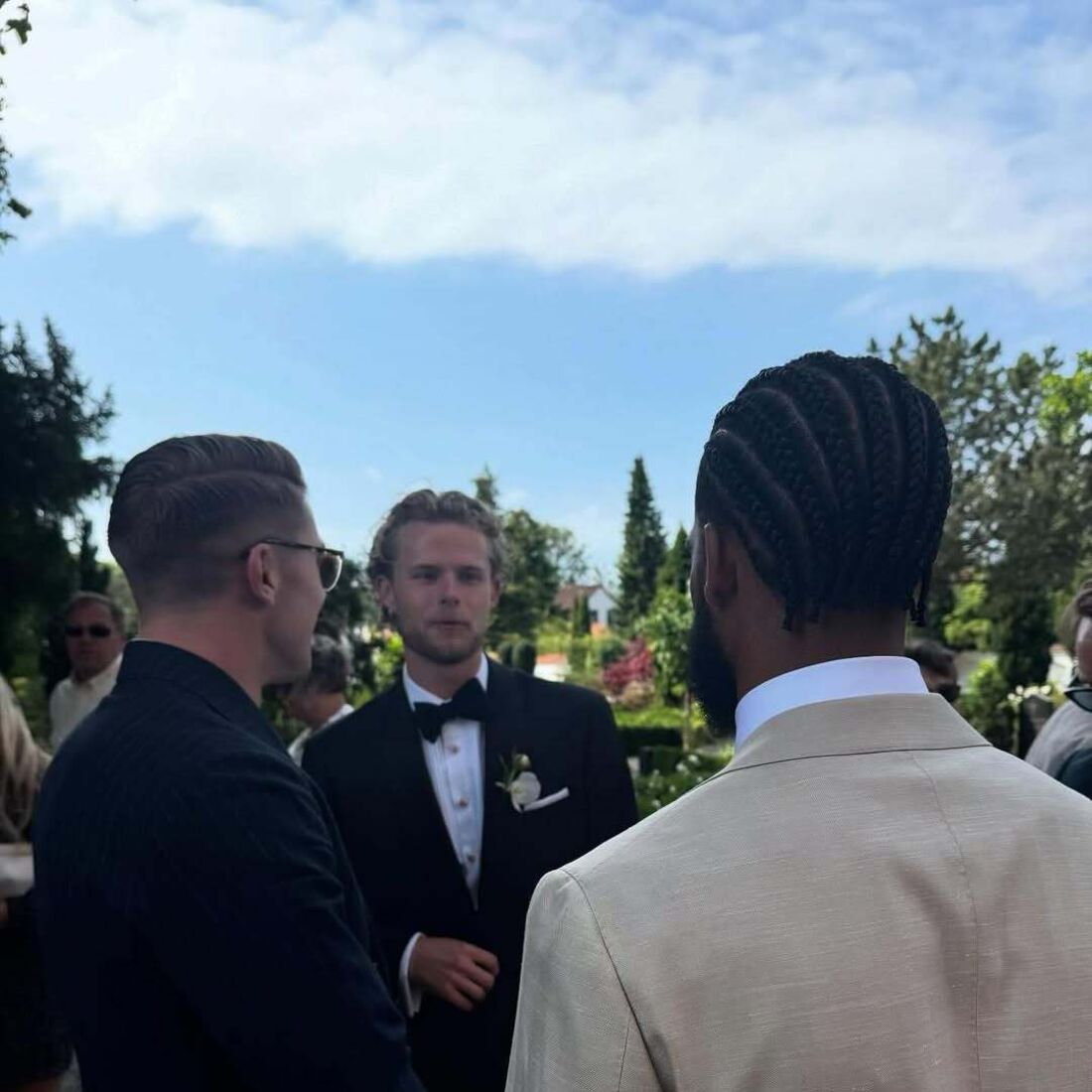 Gyökeres marca presença em casamentos, longe da namorada e do Sporting