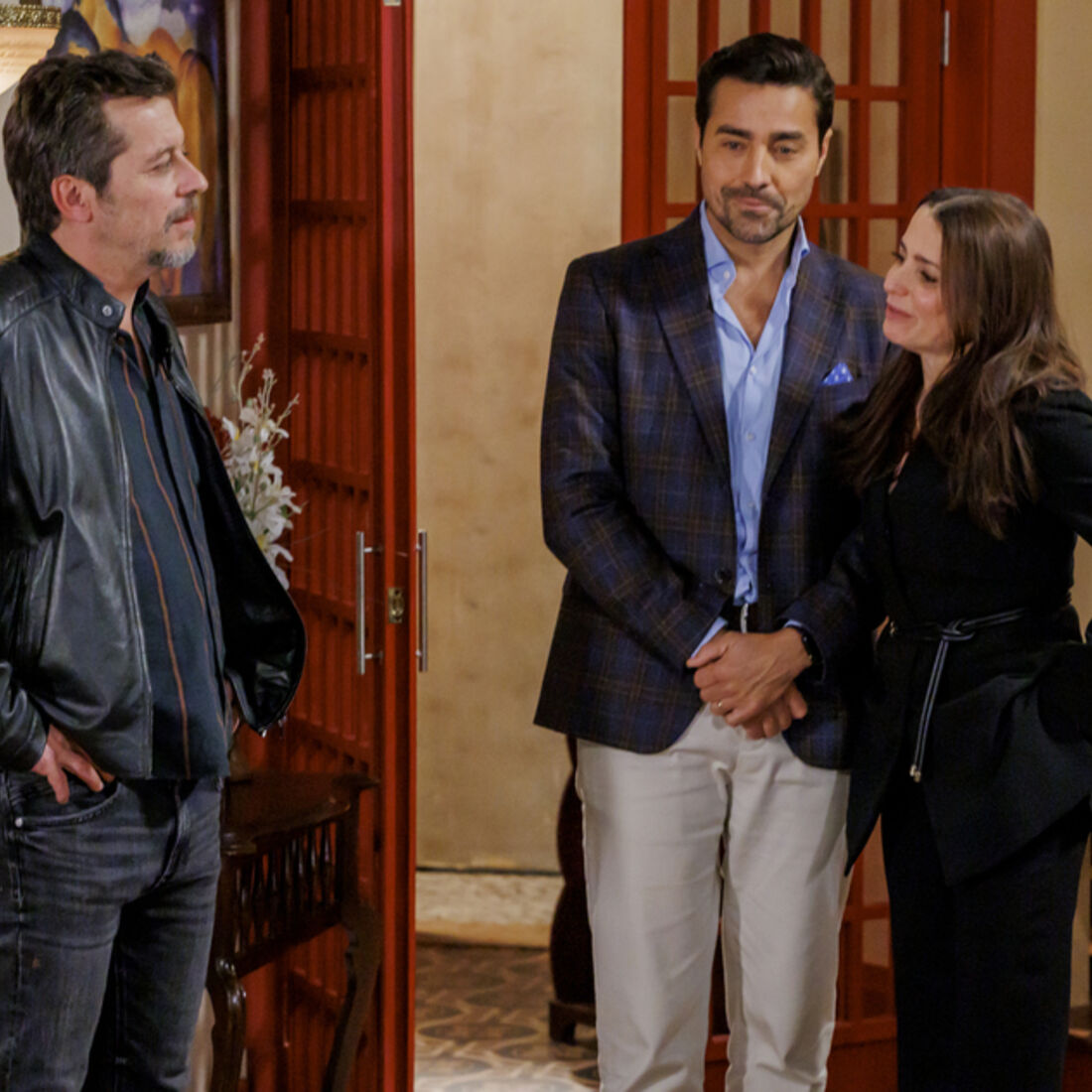 Otávio vinga-se de Vicente e revela traição de Inês a Sofia