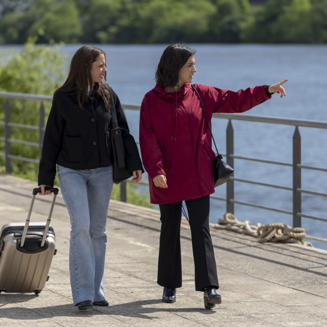 Beatriz e Sofia confrontam Vicente junto ao rio num final trágico
