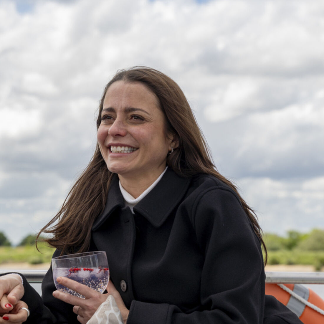 Beatriz e Sofia enfrentam perigo em 'A Herança'; Vicente executa plano.
