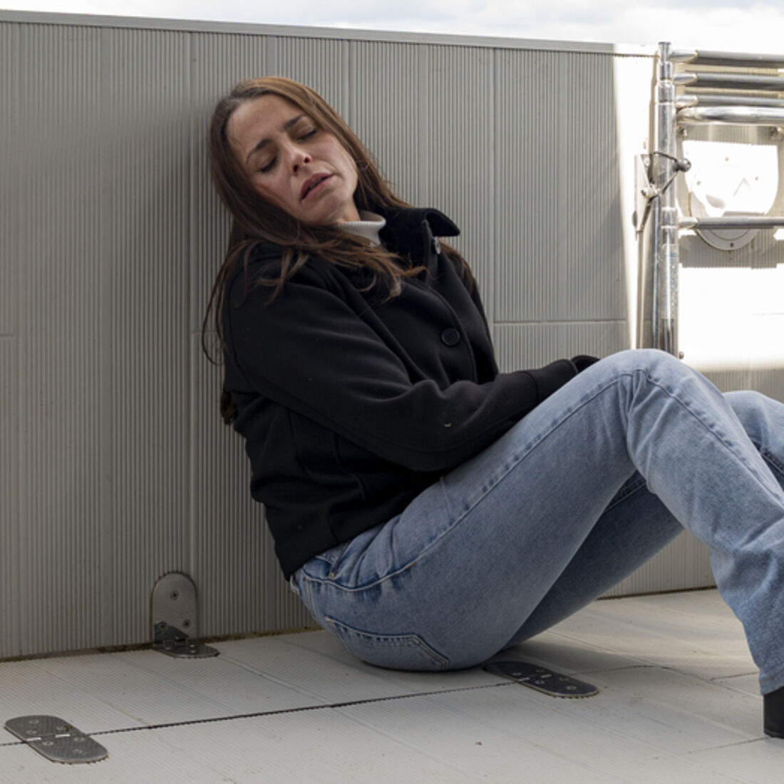 Beatriz e Sofia sofrem um golpe fatal, às mãos de Vicente, em A Herança