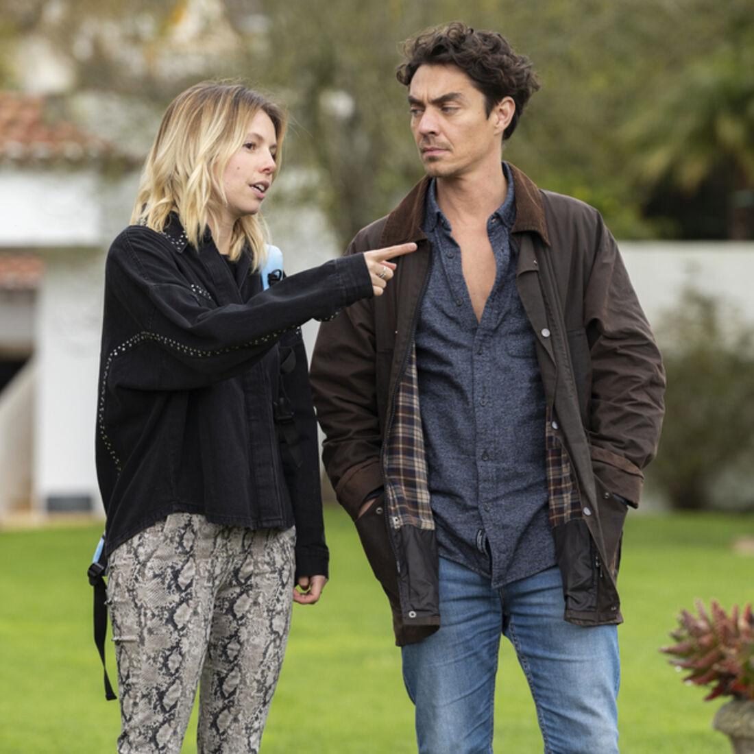 Beatriz e Sofia confrontam Vicente, culminando num final trágico em 'A Herança'.
