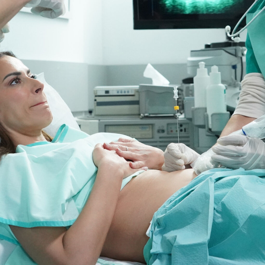 Inês faz amniocentese para provar a Pedro que Vicente não é o pai do bebé