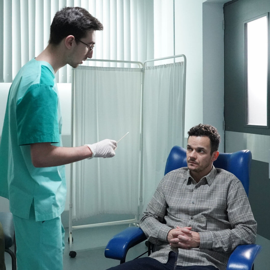 Inês faz amniocentese para provar a Pedro que Vicente não é o pai do bebé