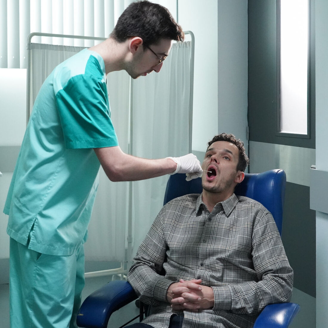 Inês faz amniocentese e tenta provar a Pedro que o bebé é dele em 'A Herança'