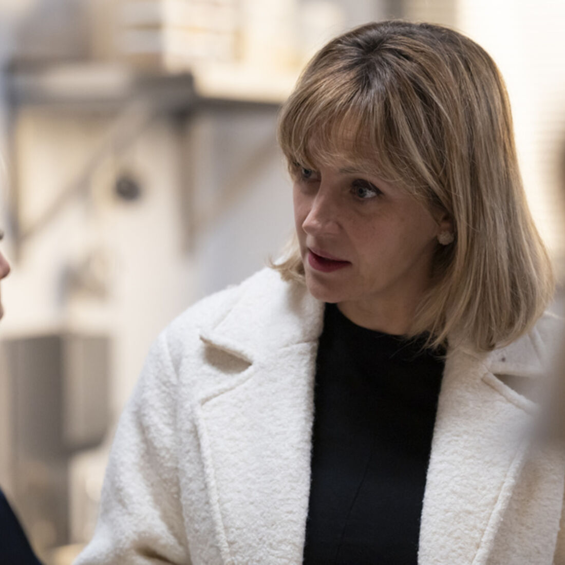 Laura e Teresa unem-se para encontrar Mariana na África do Sul.
