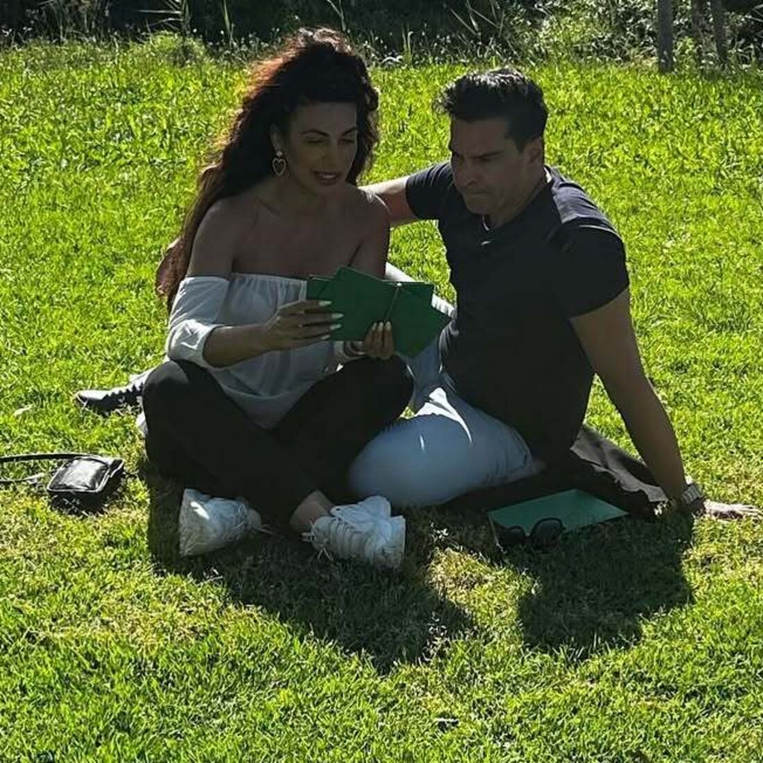 Carla Batista e Nelson Oliveira na igreja fora de 'Casados à Primeira Vista'