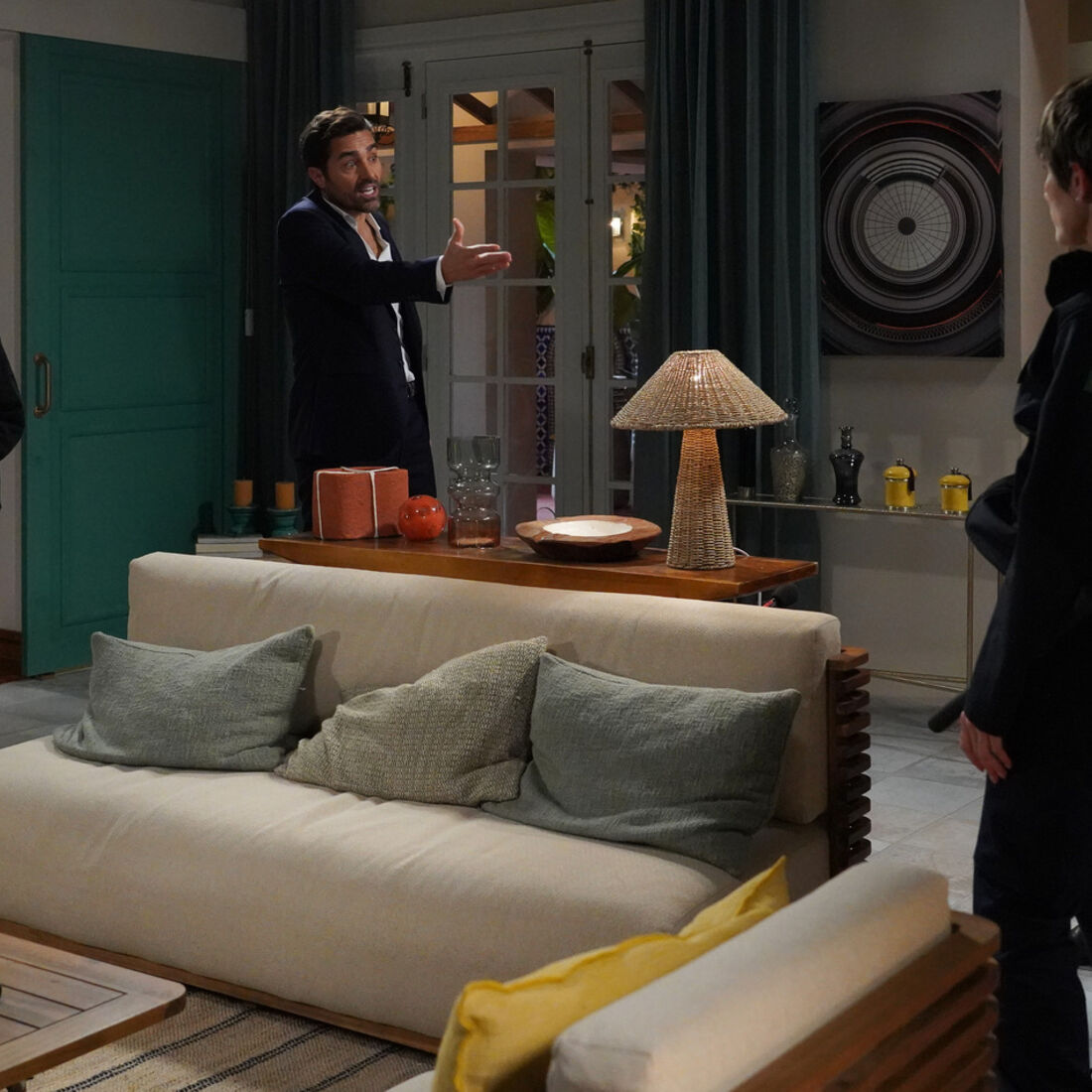 Teresinha e Gonçalo descobrem o desaparecimento de Sofia e Beatriz no rio