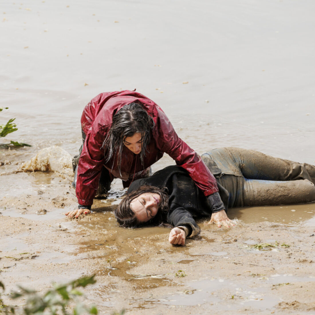 Na 'Herança', Beatriz e Sofia escapam após tentativa de homicídio