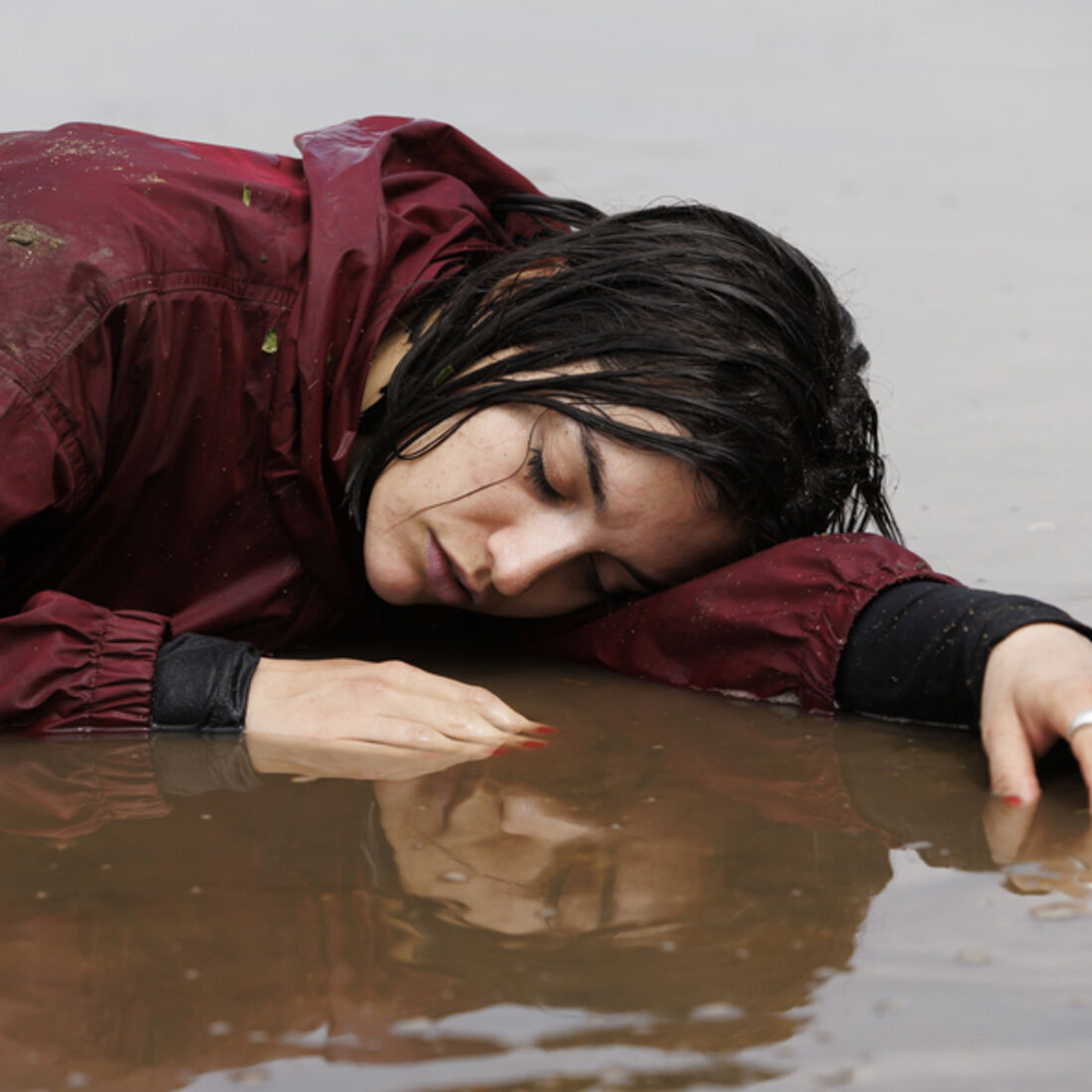 Beatriz e Sofia sobrevivem após tentativa de homicídio por Vicente.
