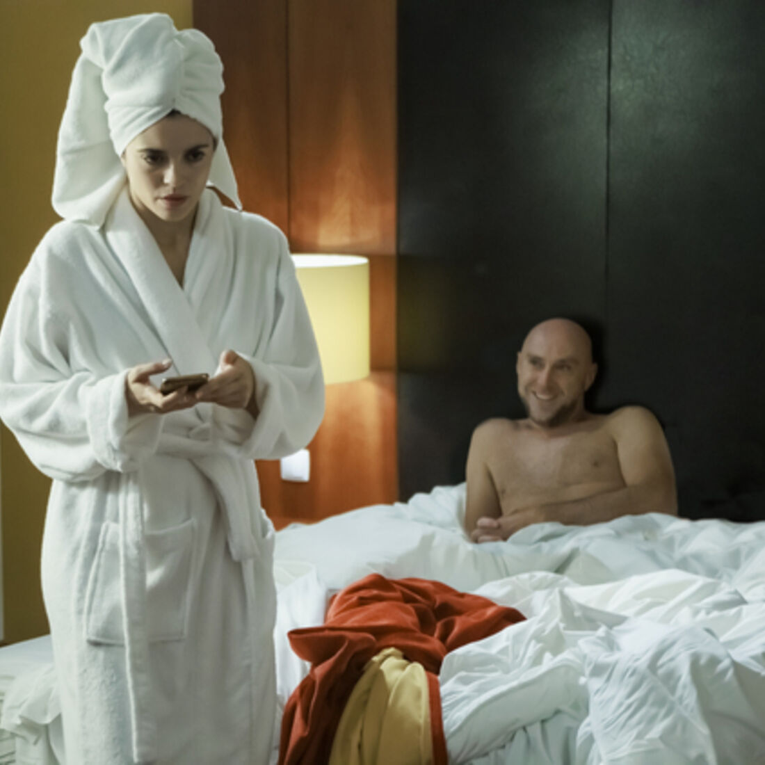 Lurdes confronta Verónica sobre o seu trabalho no hotel com Vaz Lima em A Promessa