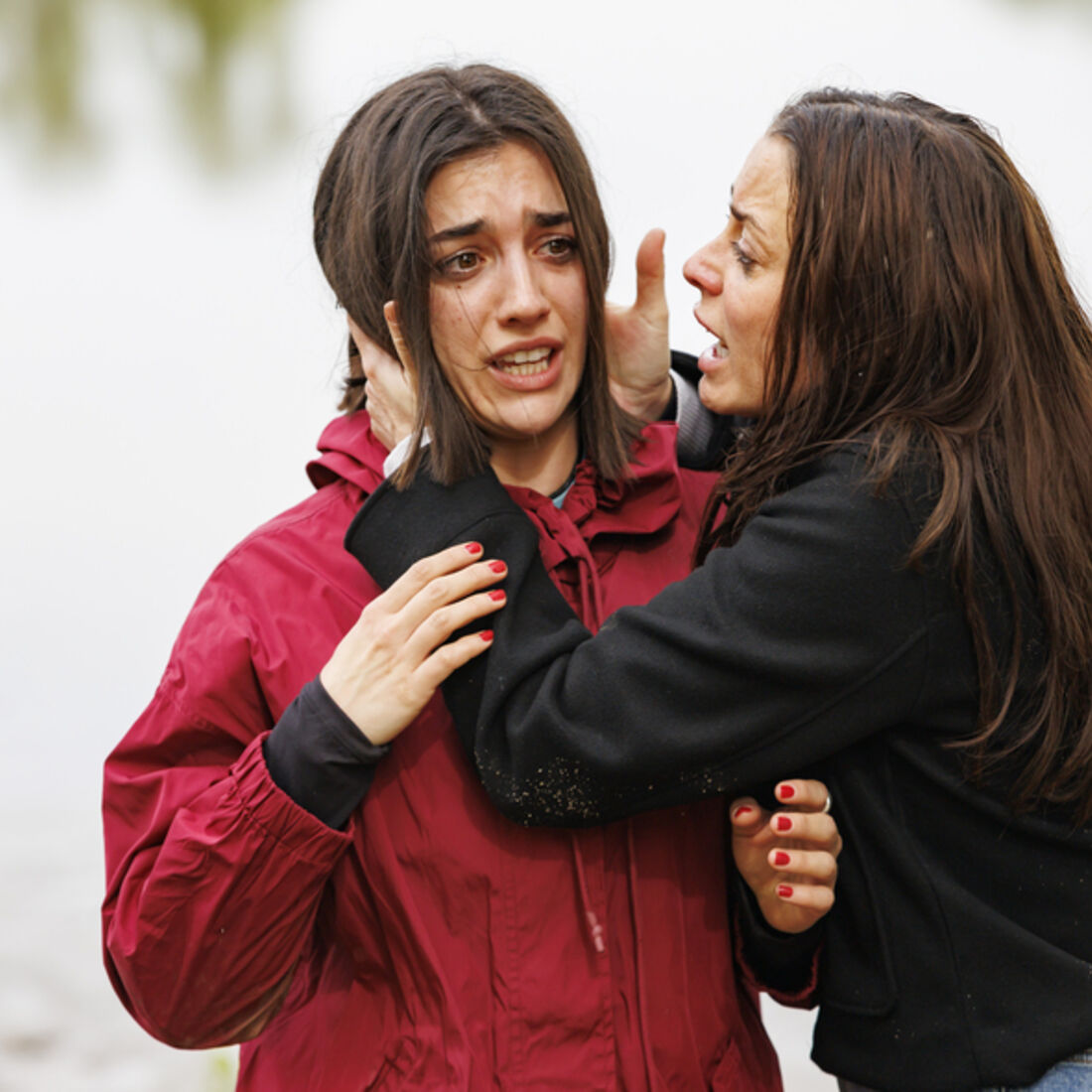 Sofia e Beatriz lutam pela sobrevivência numa ilha deserta em 'A Herança'