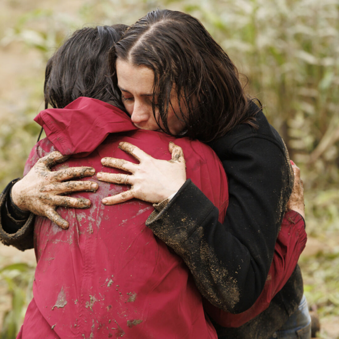 Sofia e Beatriz, perdidas numa ilha deserta após escaparem ao afogamento