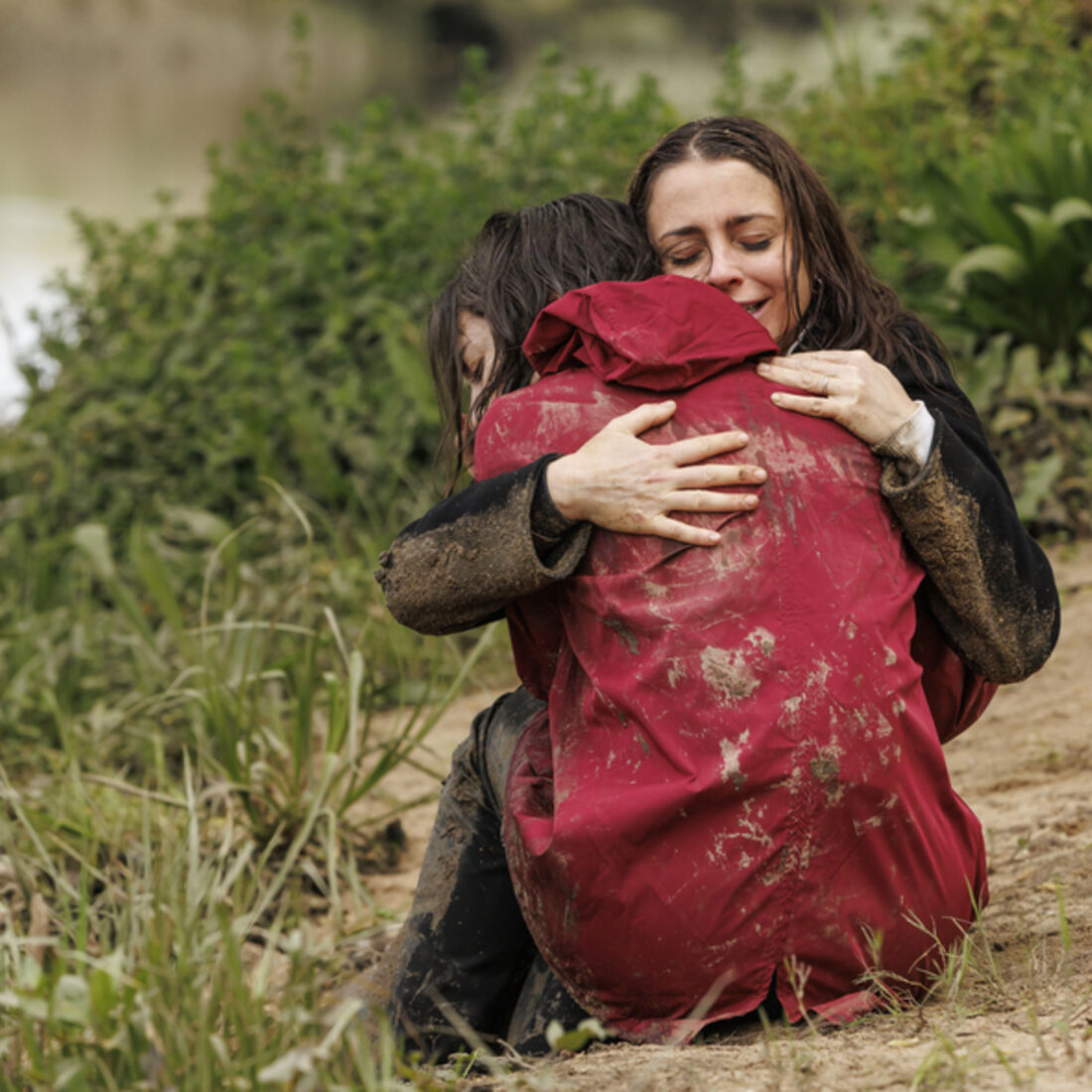 Sofia e Beatriz ficam perdidas numa ilha deserta após escaparem da morte em 'A Herança'
