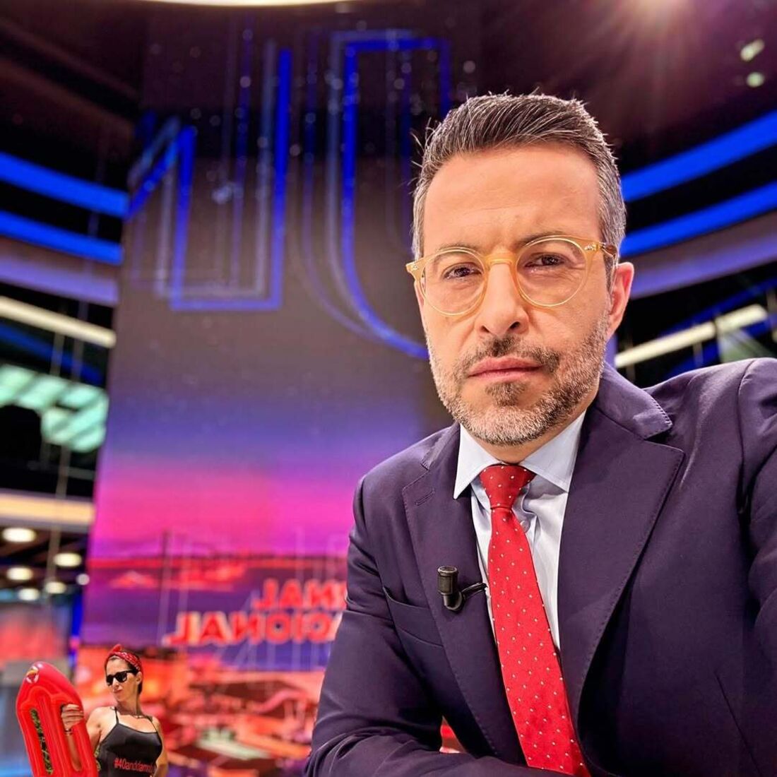 Pedro Benevides relata susto de saúde e caos no hospital após suspeita de AVC.
