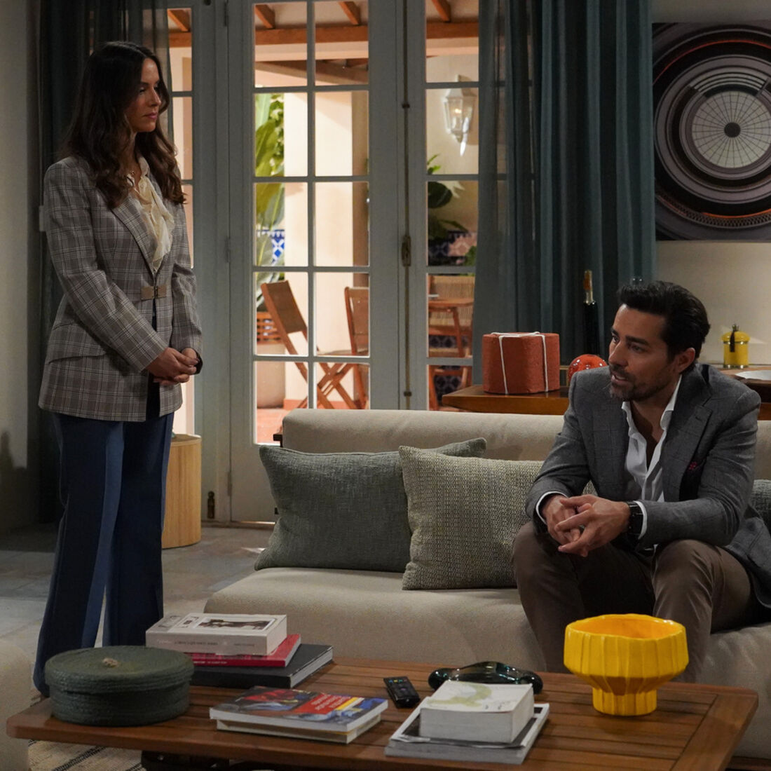 Pilar celebra a morte de Sofia, mas Teresinha expulsa-a de casa