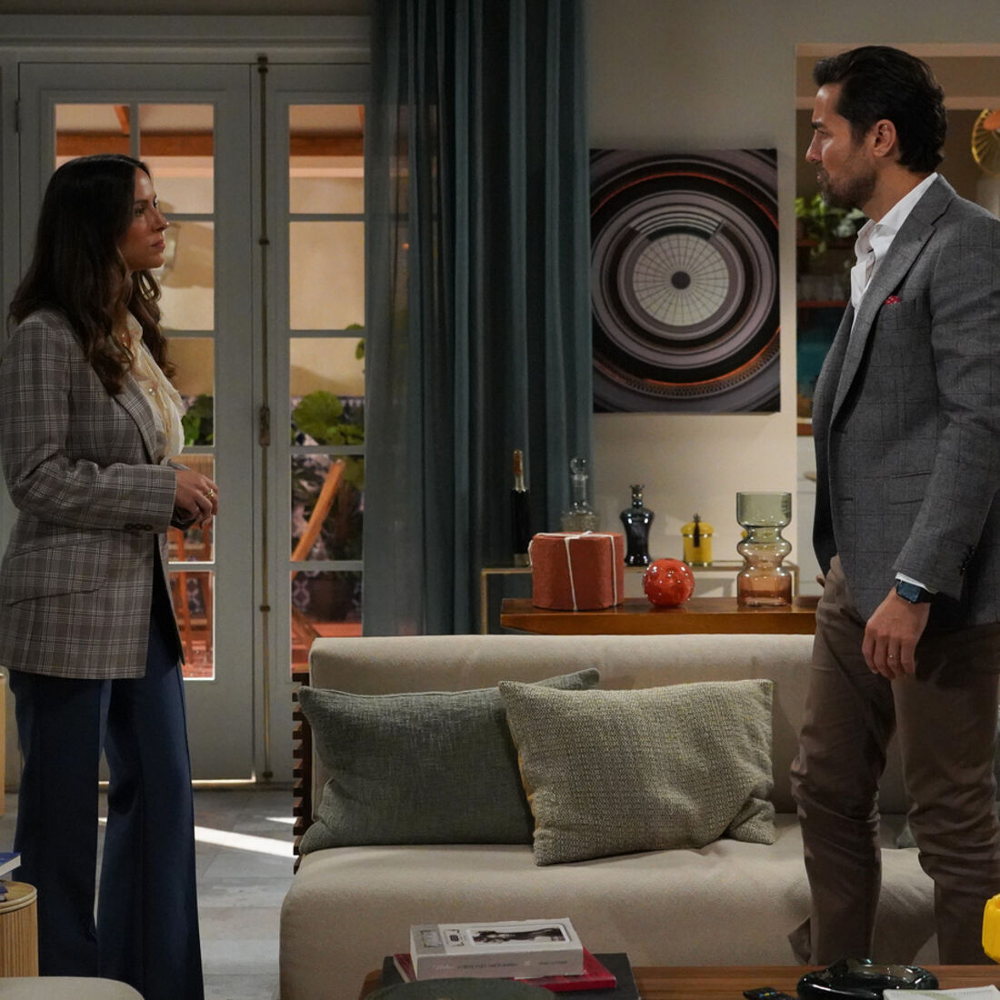 Pilar festeja a morte de Sofia e Teresinha expulsa-a de casa