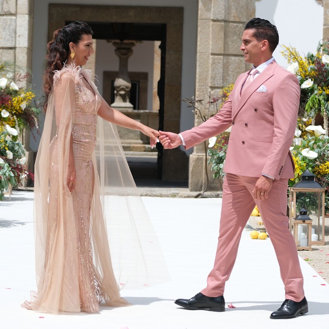 Carla e Nelson superam polémica de traição e renovam votos num casamento na igreja