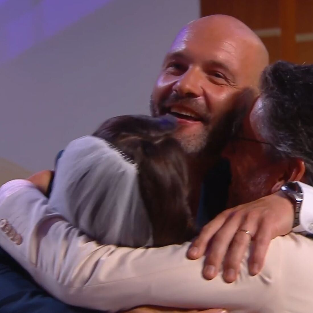 Casamento de Raquel e João Ricardo termina com surpresa e abraços