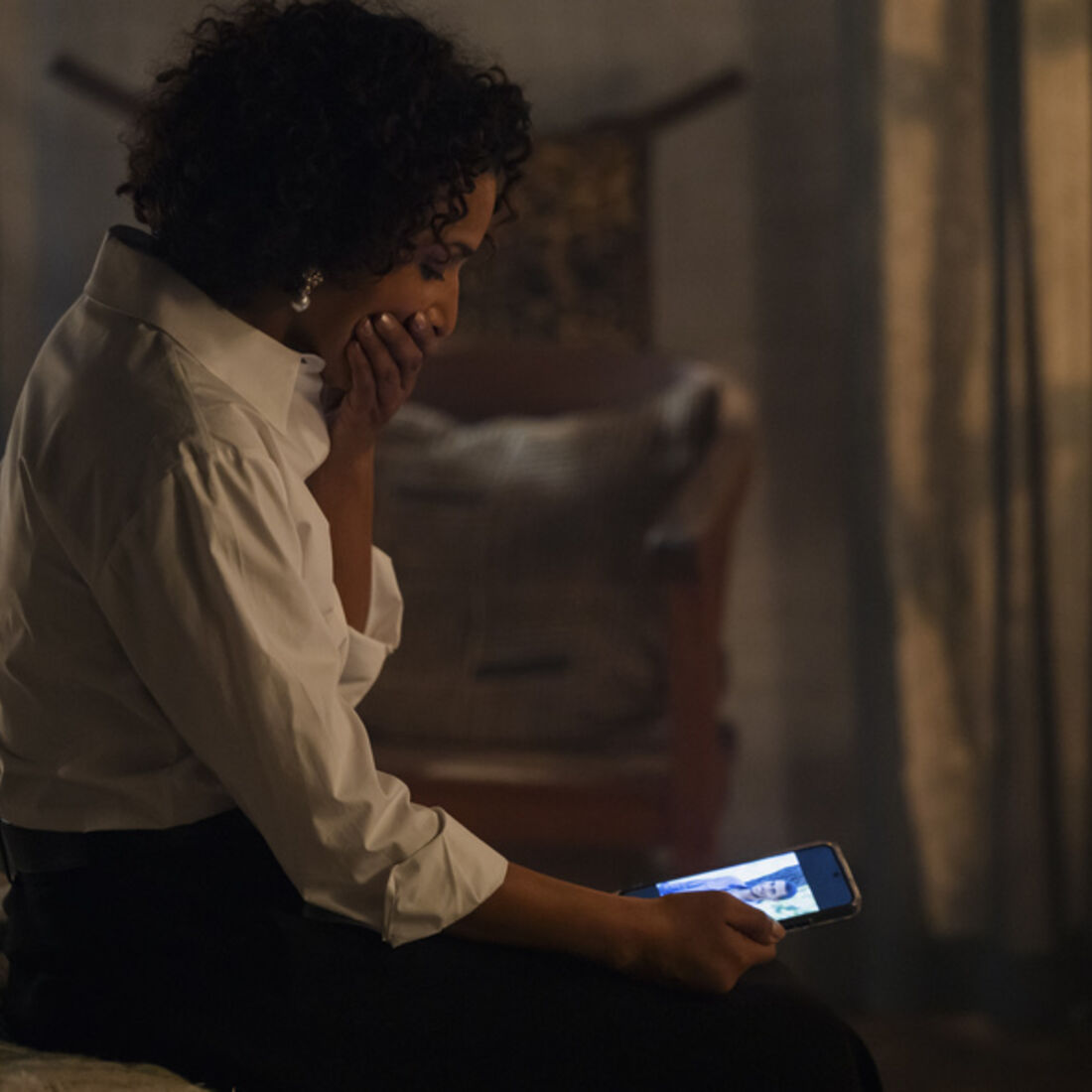 Lukenia chora com medo de perder tudo, enquanto Miguel promete ajudar