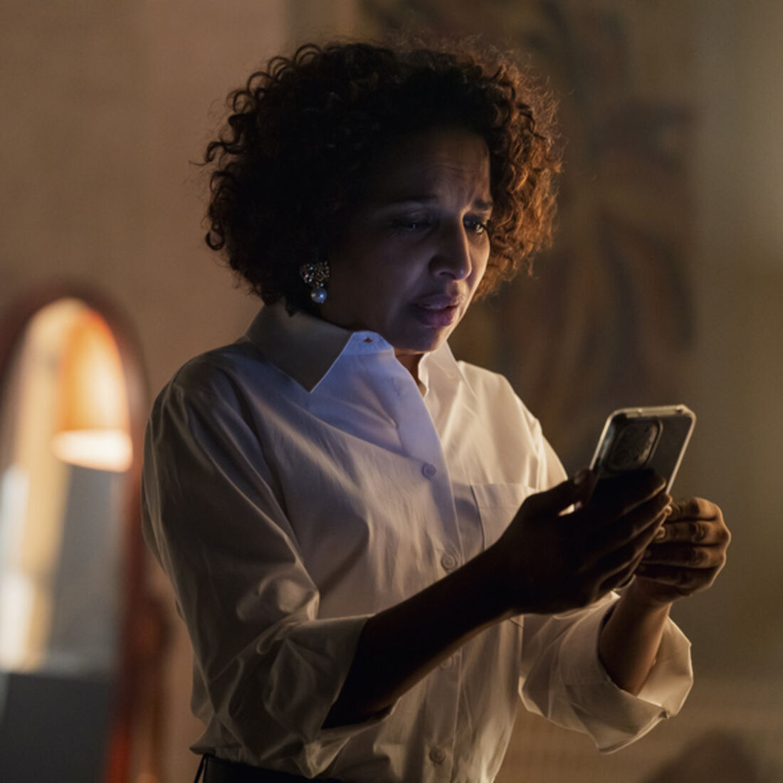 Lukenia receia perder a fortuna roubada a Gaspar e suplica ajuda a Miguel