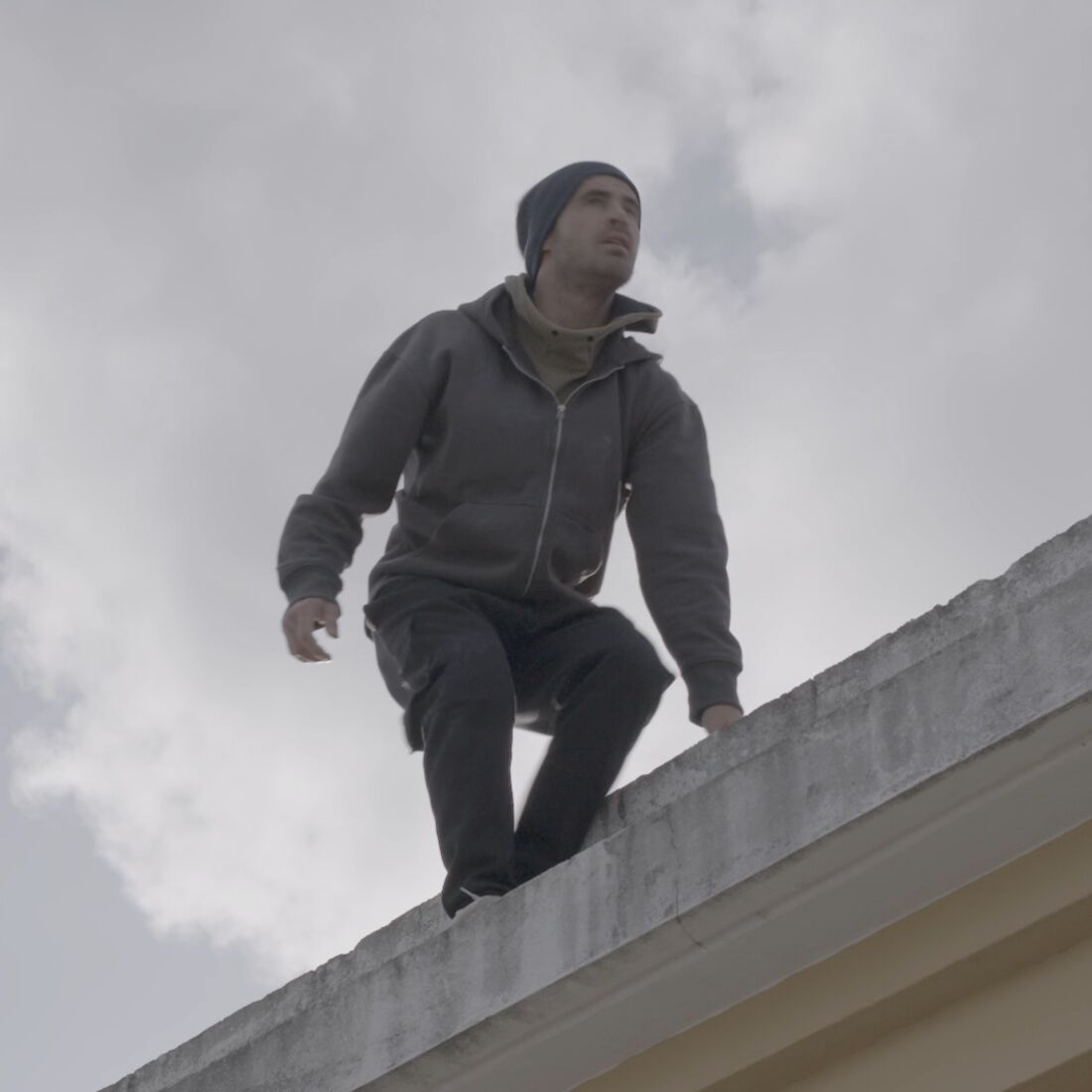 JD enfrenta dilema na prisão em 'A Protegida'; fuga ou inocência?