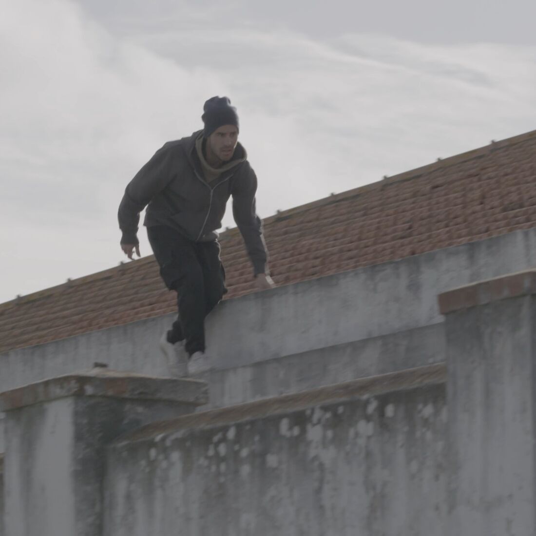 JD enfrenta dilema na prisão após plano de fuga em 'A Protegida'