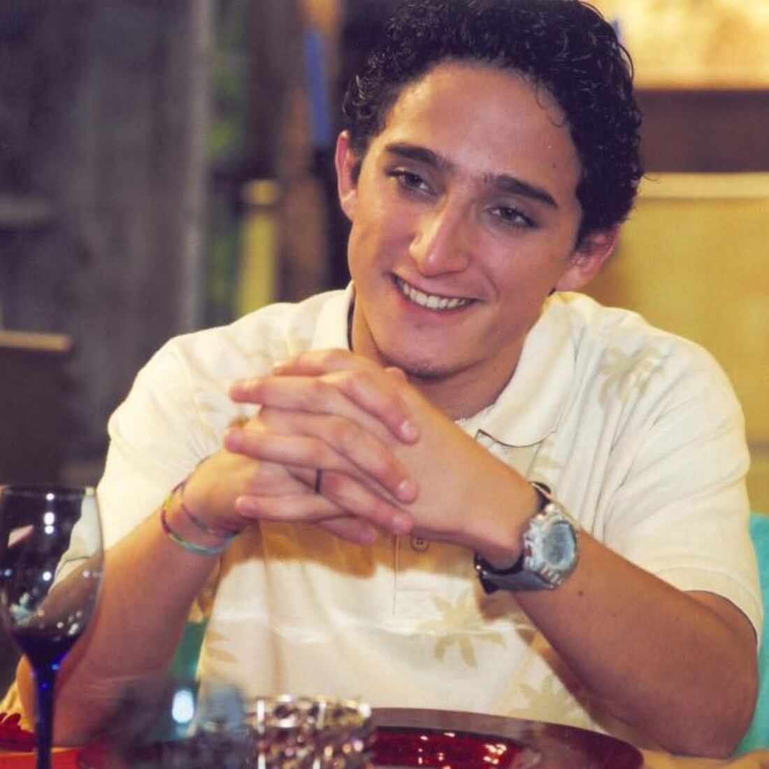 Manuel Melo aborda vício em álcool e drogas após fama