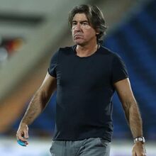 Sá Pinto ignora conflito e muda-se para o Irão