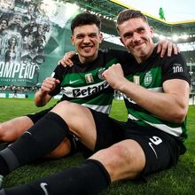 Pedro Gonçalves e Viktor Gyökeres no relvado do Estádio de Alvalade