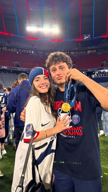 Conheça a história de João Neves, o menino que perdeu a mãe, encontrou o amor e que está a conquistar o mundo do futebol - Estrelas - TVGUIA