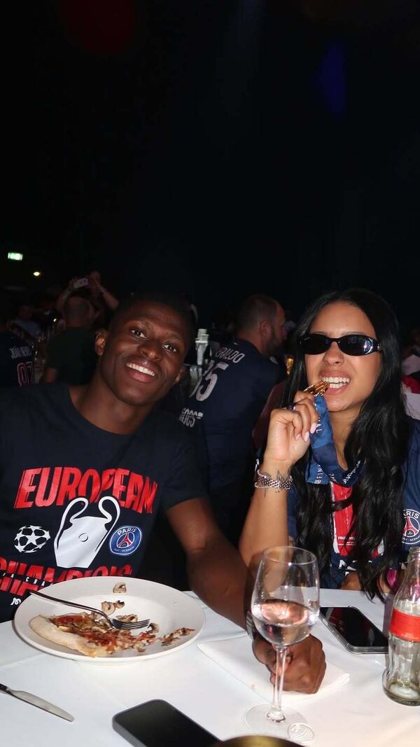 Nuno Mendes e a namorada festejam título europeu do PSG e Seleção