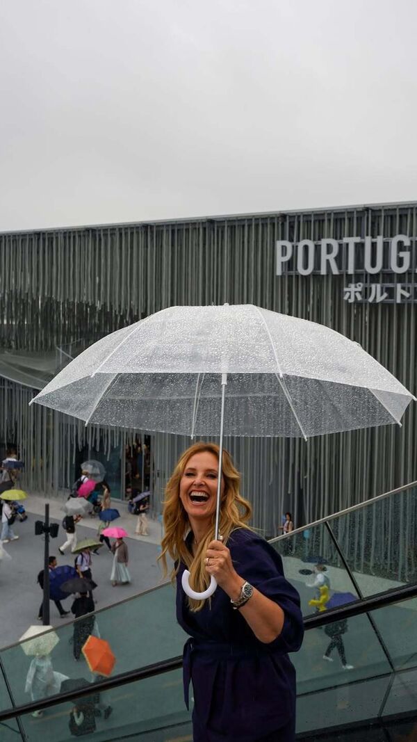 Cristina Ferreira visita o pavilhão de Portugal no Japão.
