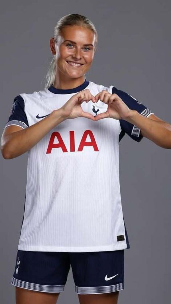 Amanda Nildén, ex-namorada de Gyokeres joga no Tottenham