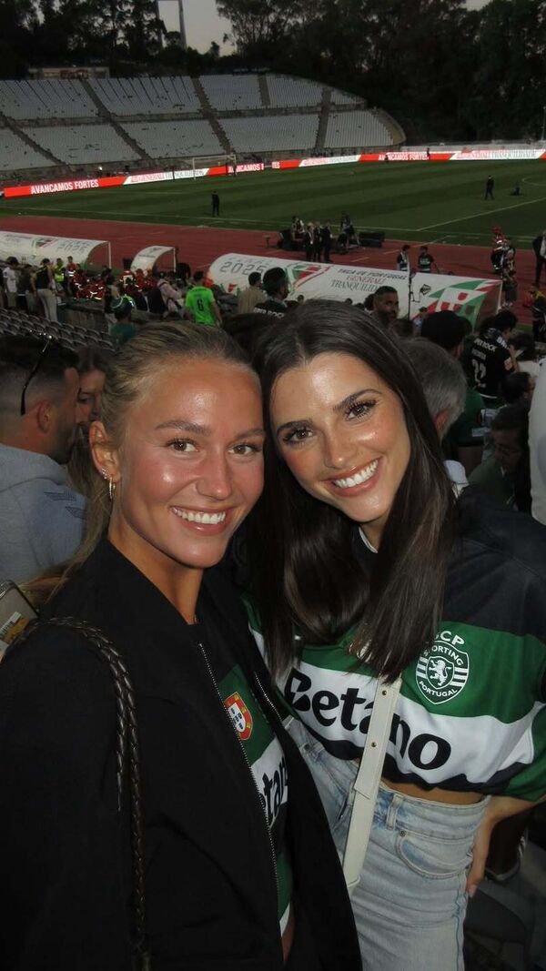 Inês Aguiar ao lado de Emile Sofie Niessen na final da Taça de Portugal.