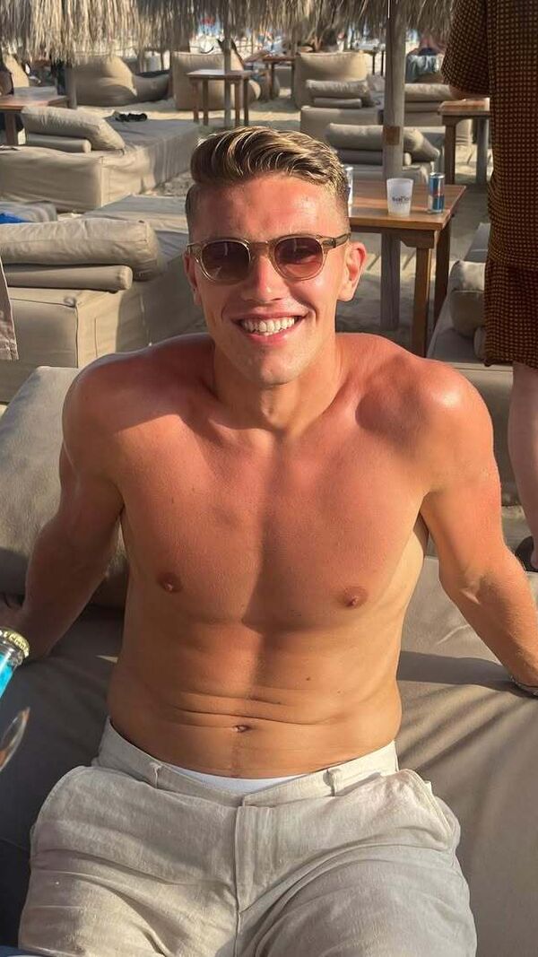 Gyökeres aproveita férias em Mykonos com amigos, longe de Inês Aguiar, enquanto futuro no Sporting é incerto