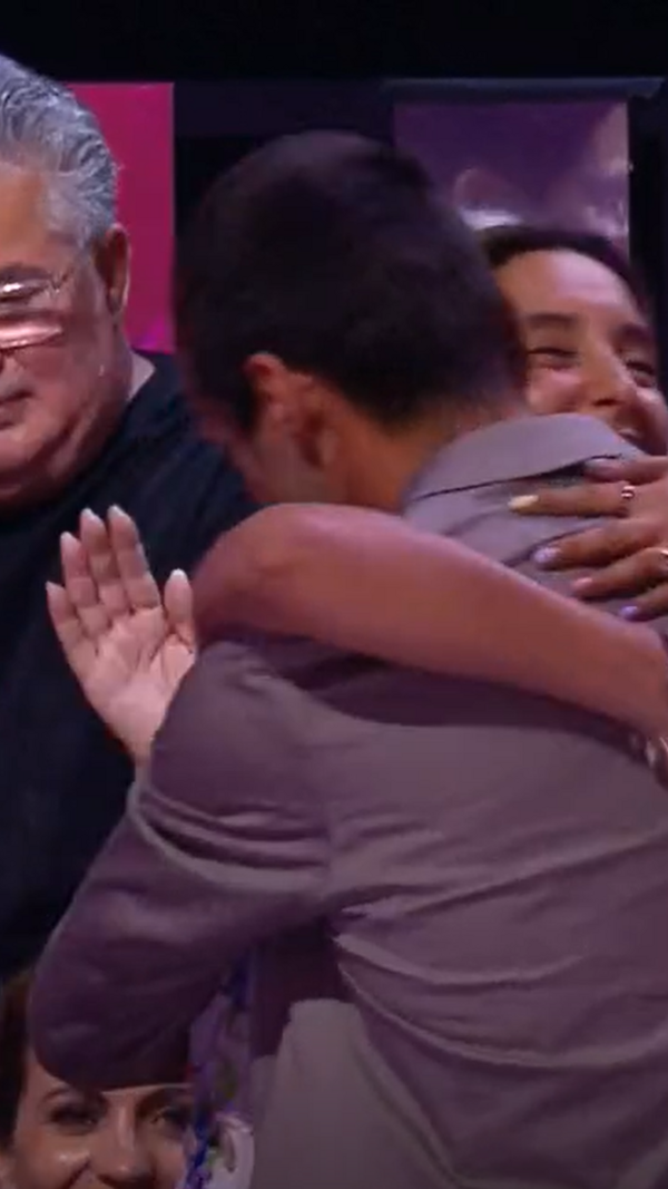 Manuel Rodrigues reencontra a namorada na final do Big Brother