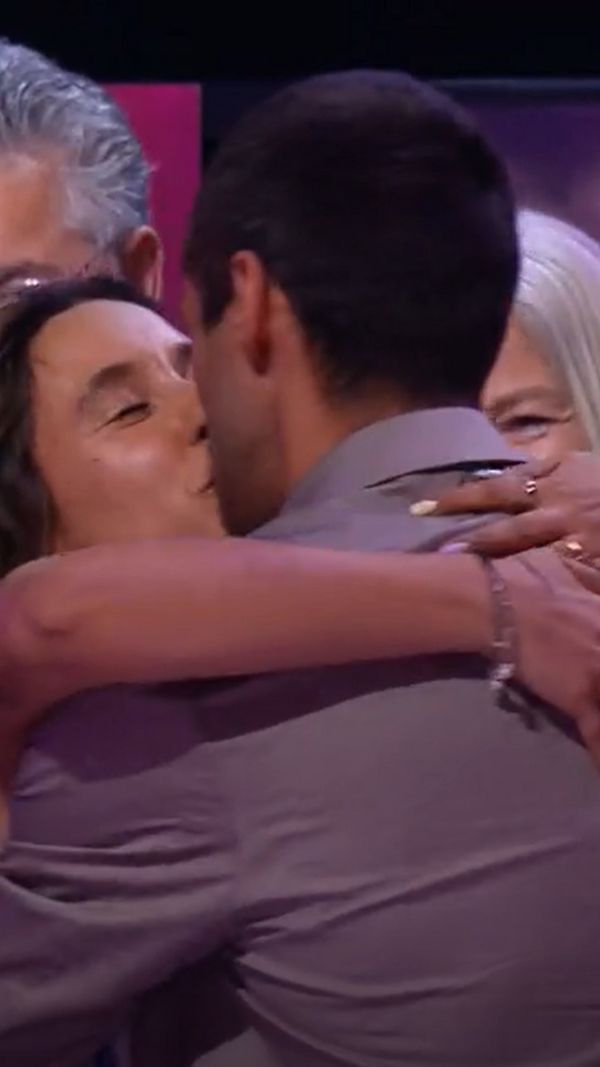 Manuel Rodrigues reencontra namorada após final do Big Brother