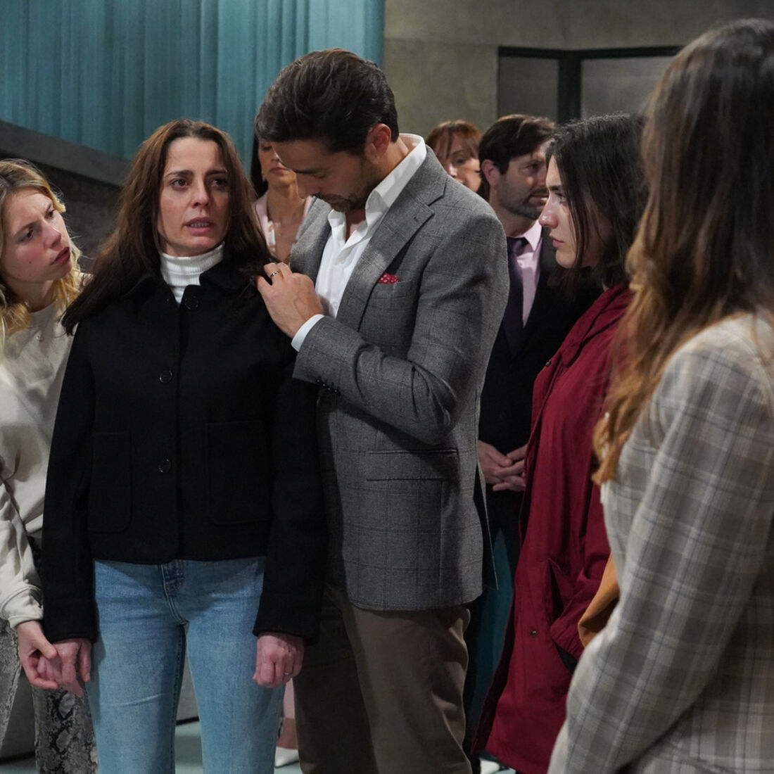 Sofia e Beatriz surpreendem todos ao regressar à fábrica A Herança