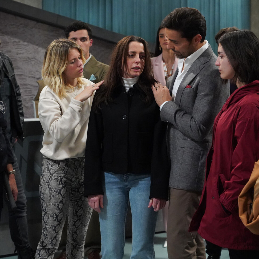 Vicente fica em choque ao perceber que Sofia e Beatriz estão vivas