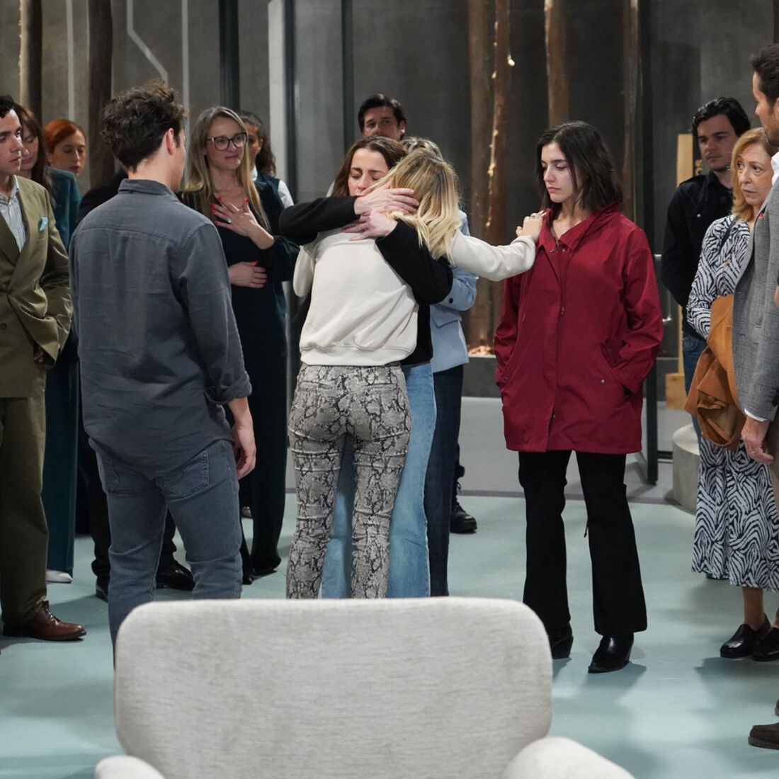 Beatriz e Sofia regressam e interrompem homenagem na novela 'A Herança'