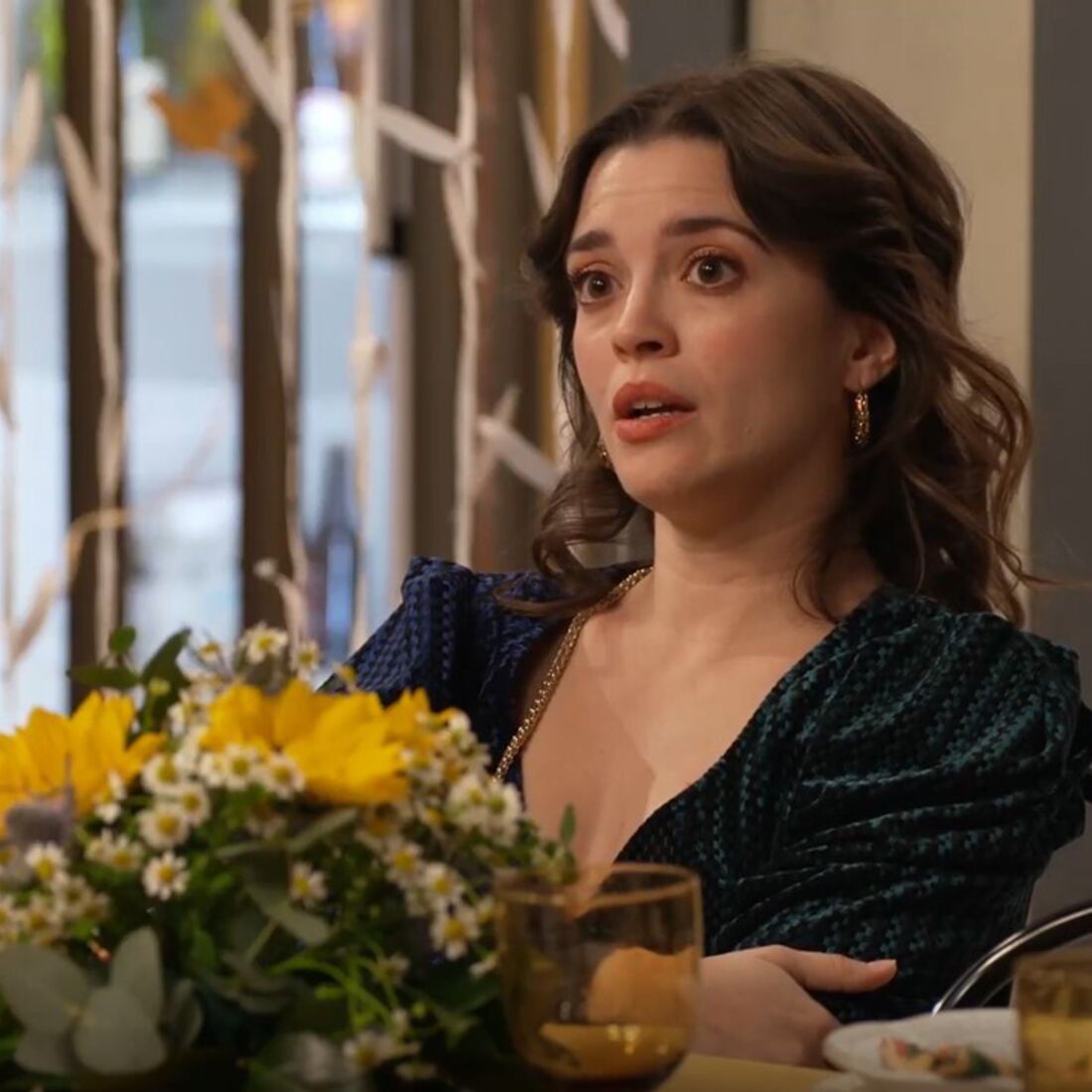 Maria celebra renovação de votos com Luís, alheia à traição com Micá